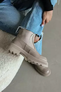 Стильні жіночі черевики на хутрі Стильні жіночі черевики на хутрі