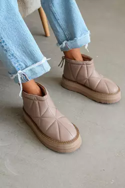 Стильні жіночі уги на хутрі Стильні жіночі уги на хутрі