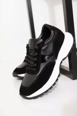 Жіночі шкіряні кросівки Жіночі шкіряні кросівки