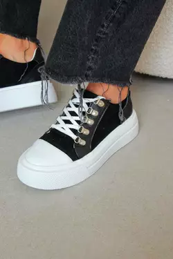 Жіночі шкіряні кросівки Жіночі шкіряні кросівки